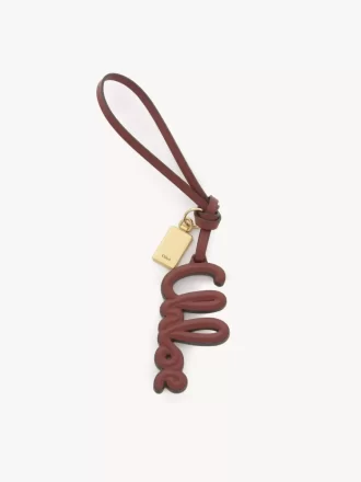 Bijou de sac logo en cuir brillant