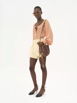 Blouse à encolure dégagée en crêpe de Chine