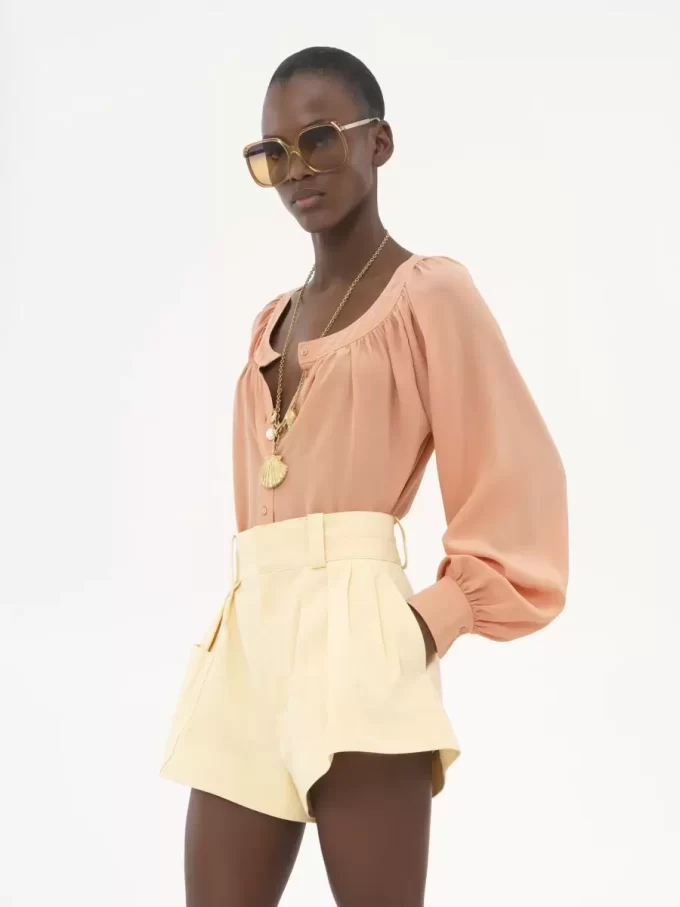 Blouse à encolure dégagée en crêpe de Chine