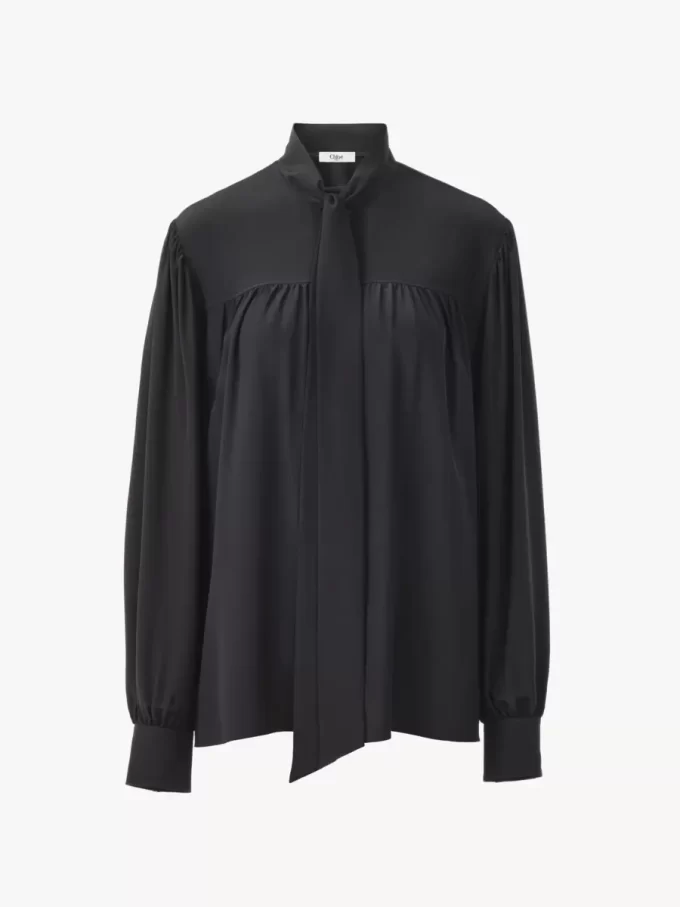 Blouse lavallière longue froncée en crêpe de Chine