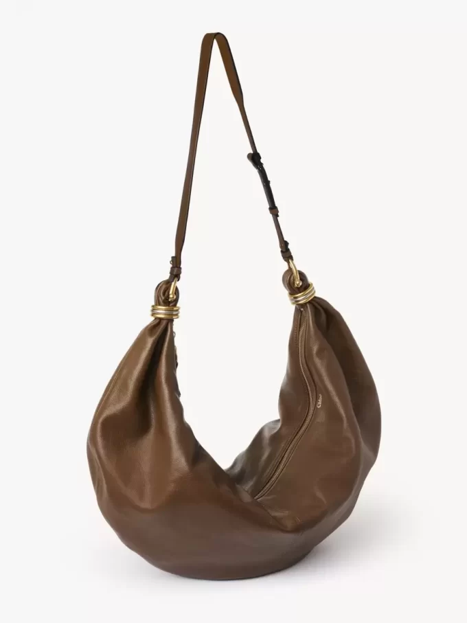 Grand sac hobo bracelet en cuir grainé