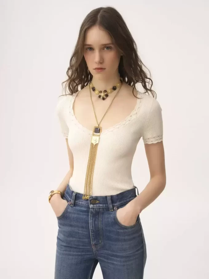 Haut ajusté à col rond en tricot de laine et dentelle Haut ajusté à col rond en tricot de laine et dentelle