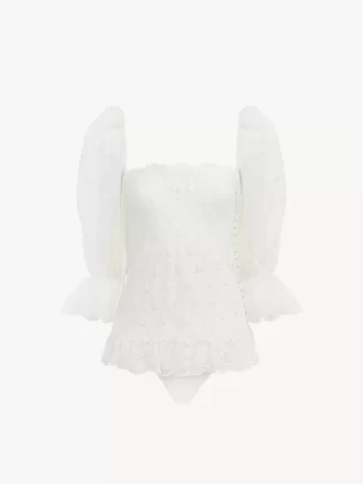 Haut à col carré en dentelle brodée