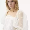 Haut à col carré en dentelle brodée