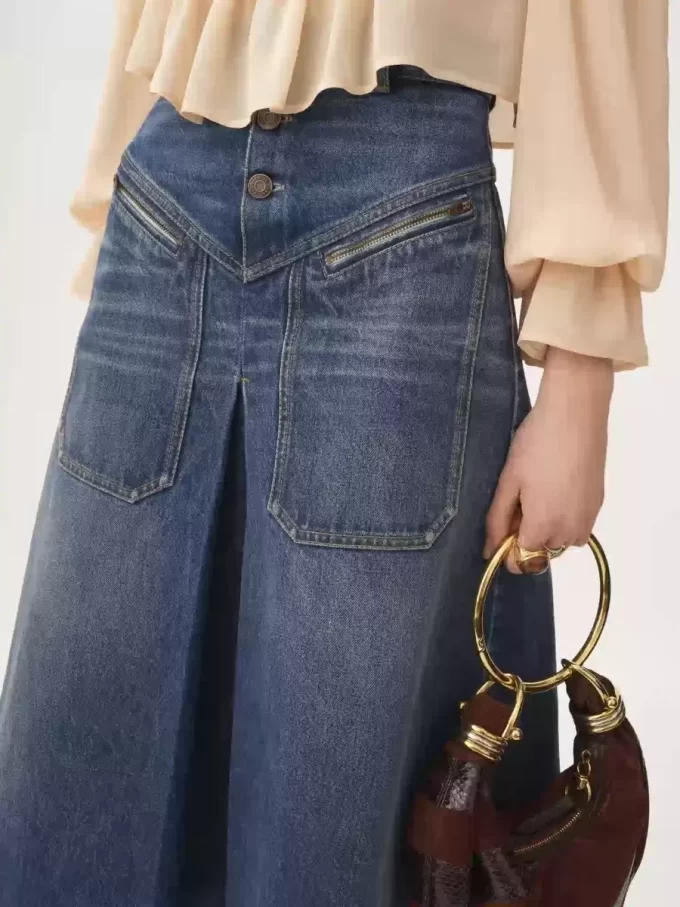 Jupe longueur genou en denim Jupe longueur genou en denim