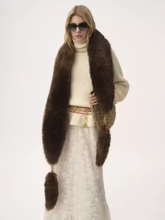 L&rsquo;écharpe Chloé Chain Tails en peau lainée