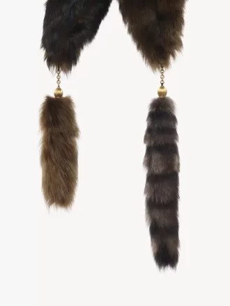 L&rsquo;écharpe Treasure Tails en peau lainée