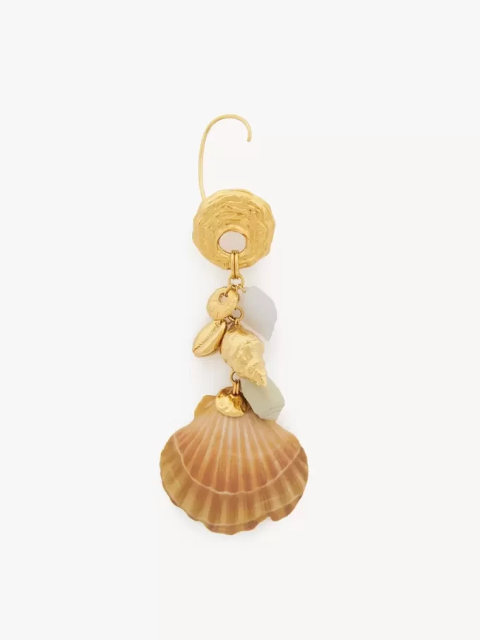 La boucle d’oreille mono Shells de Chloé La boucle d’oreille mono Shells de Chloé