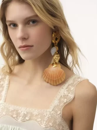 La boucle d&rsquo;oreille mono Shells de Chloé