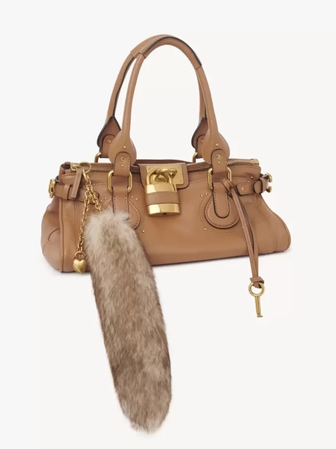 Le charme Treasure Tails en peau lainée