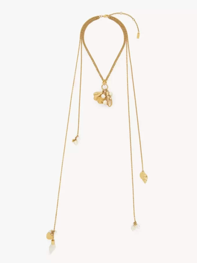 Le collier foulard Coquillages de Chloé Le collier foulard Coquillages de Chloé