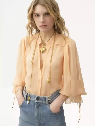 Le collier foulard Coquillages de Chloé Le collier foulard Coquillages de Chloé
