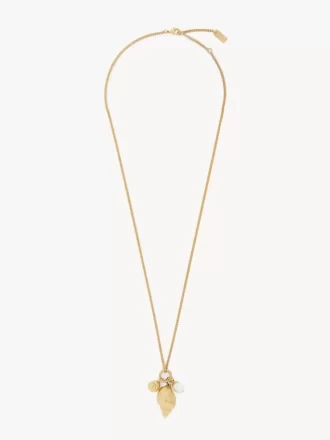 Le collier pendentif Coquillages de Chloé Le collier pendentif Coquillages de Chloé
