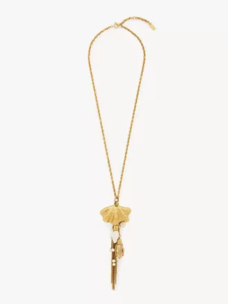 Le collier pendentif Coquillages de Chloé Le collier pendentif Coquillages de Chloé