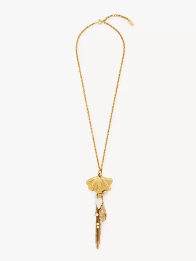 Le collier pendentif Coquillages de Chloé Le collier pendentif Coquillages de Chloé