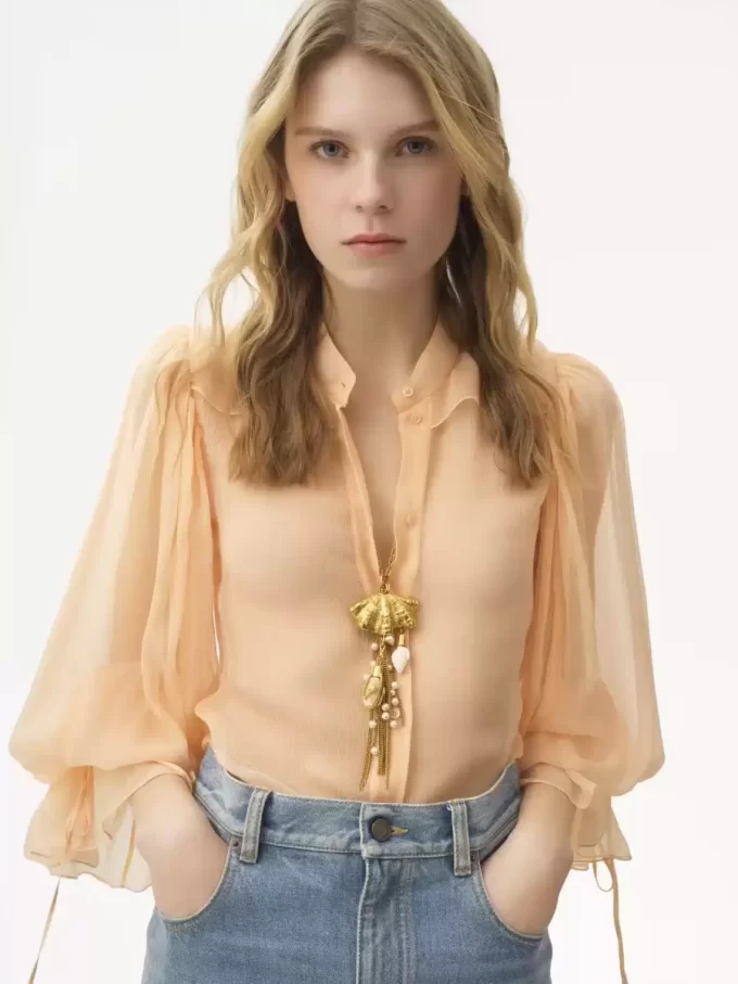 Le collier pendentif Coquillages de Chloé Le collier pendentif Coquillages de Chloé