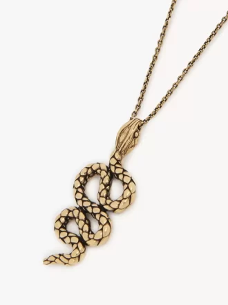 Le collier pendentif serpent de Chloé