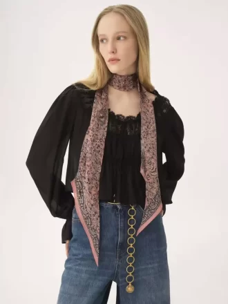 Le foulard bandeau Chloé Paisley en charmeuse de soie