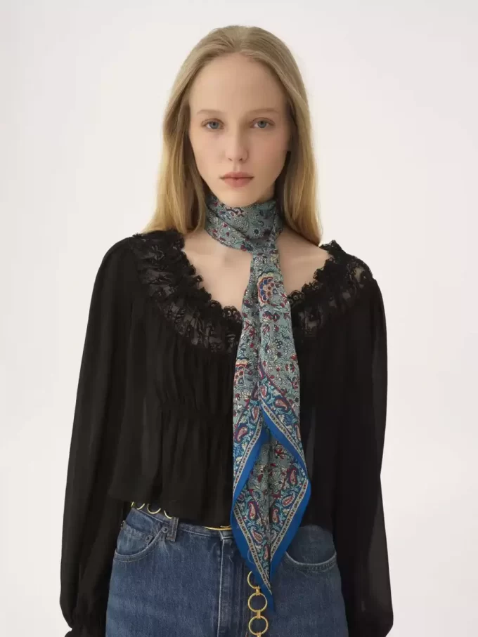 Le foulard bandeau Chloé Paisley en charmeuse de soie