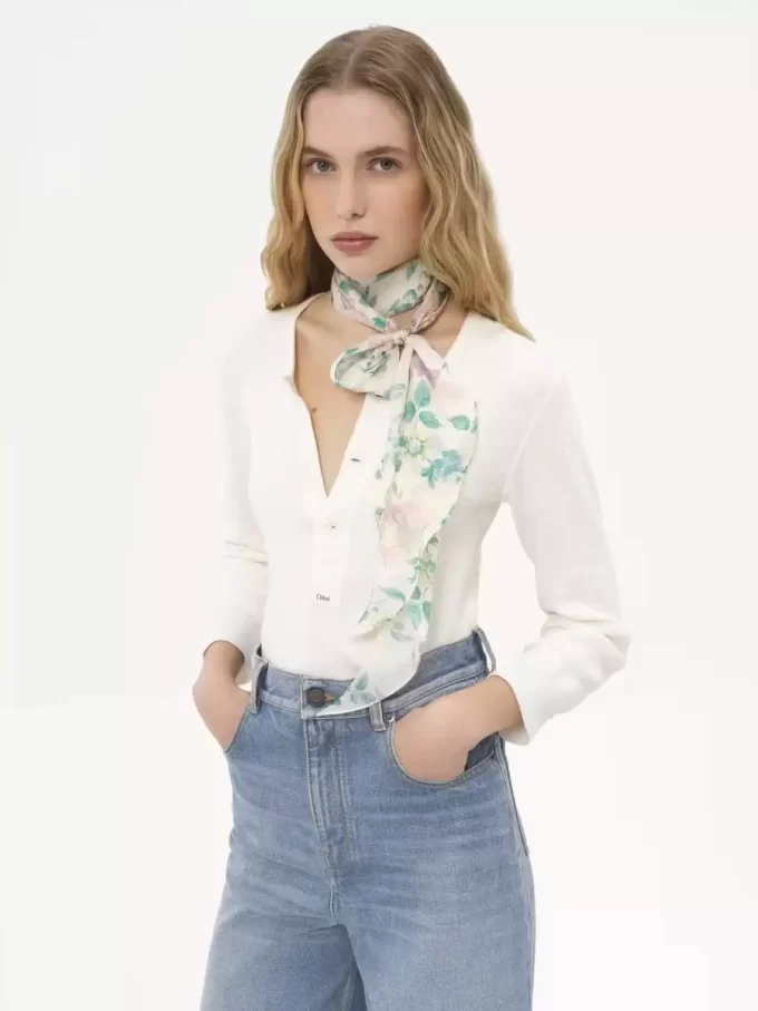 Le foulard bandeau Chloé Peonies en charmeuse de soie