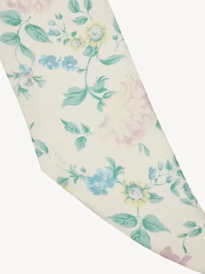 Le foulard bandeau Chloé Peonies en charmeuse de soie
