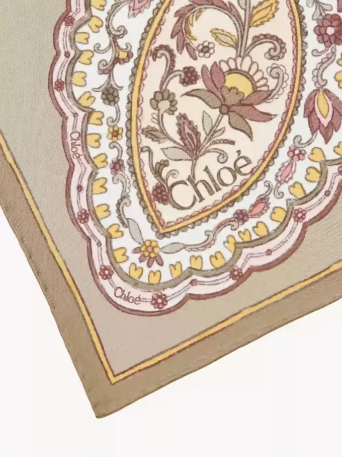 Le foulard carré Chloé Paisley en twill de soie
