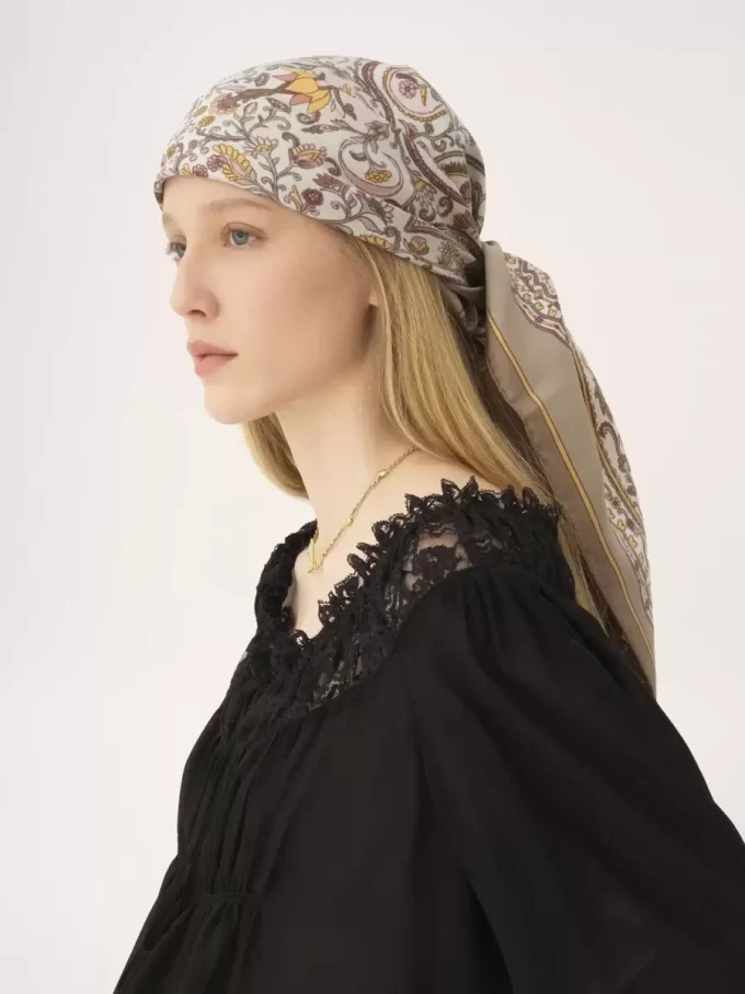 Le foulard carré Chloé Paisley en twill de soie