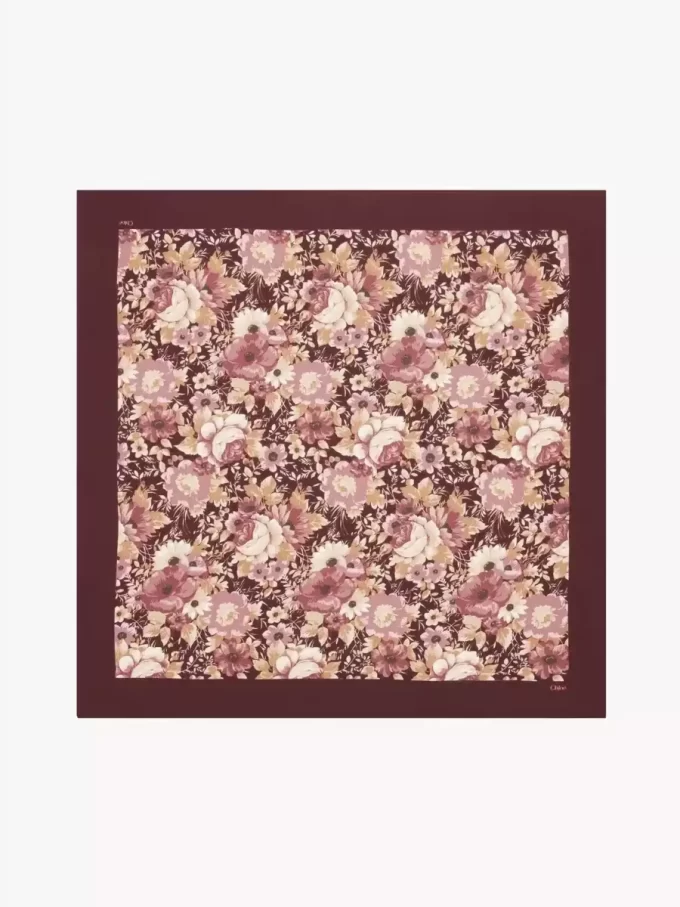Le foulard carré Chloé Roses en twill de soie