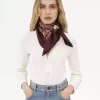 Le foulard carré Chloé Roses en twill de soie