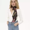 Le large foulard bandeau Chloé Peonies en charmeuse de soie Le large foulard bandeau Chloé Peonies en charmeuse de soie