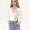 Le large foulard bandeau Chloé Peonies en charmeuse de soie Le large foulard bandeau Chloé Peonies en charmeuse de soie