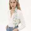 Le large foulard bandeau Chloé Peonies en charmeuse de soie Le large foulard bandeau Chloé Peonies en charmeuse de soie