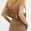 Le sac bandoulière 99 en cuir grainé
