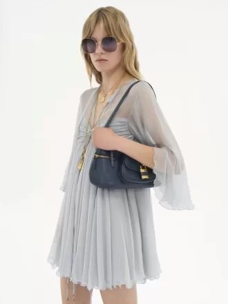 Le sac bandoulière 99 en cuir grainé