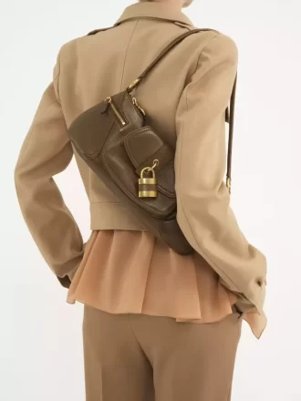 Le sac bandoulière 99 en cuir grainé