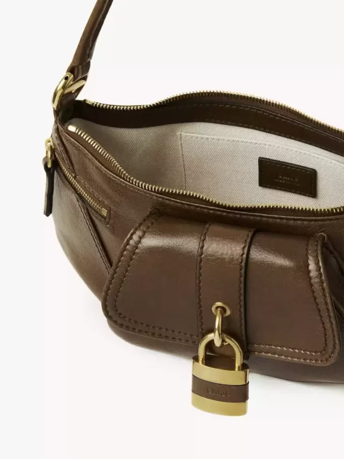 Le sac bandoulière 99 en cuir grainé