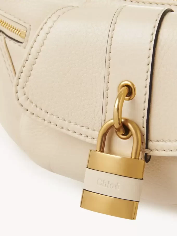 Le sac bandoulière 99 en cuir grainé