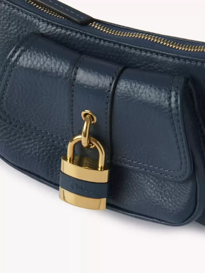 Le sac bandoulière 99 en cuir grainé