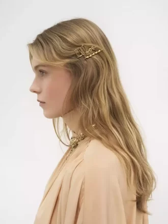 Les barrettes à cheveux iconiques de Chloé