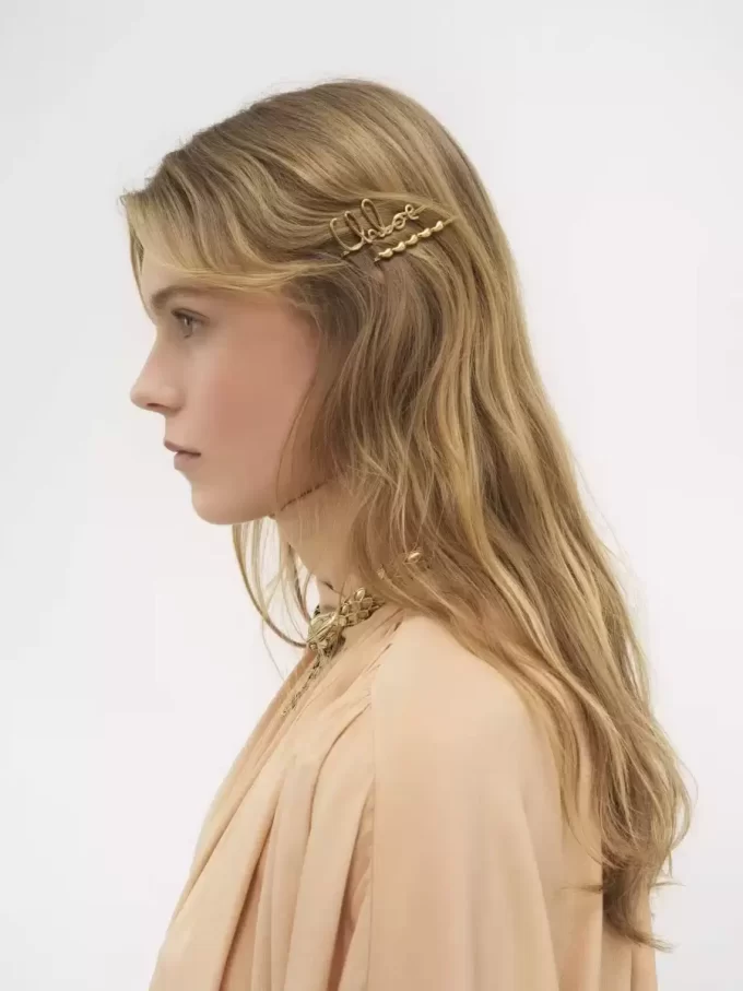 Les barrettes à cheveux iconiques de Chloé