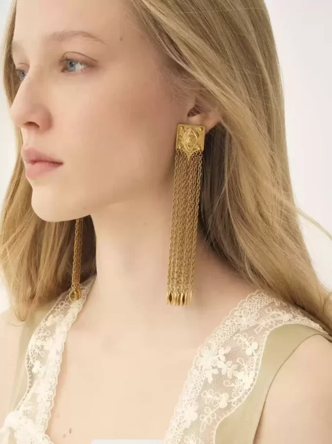 Les boucles d&rsquo;oreilles Amulette de Chloé