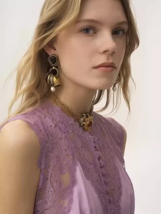 Les boucles d&rsquo;oreilles Chloé Antique Pearls