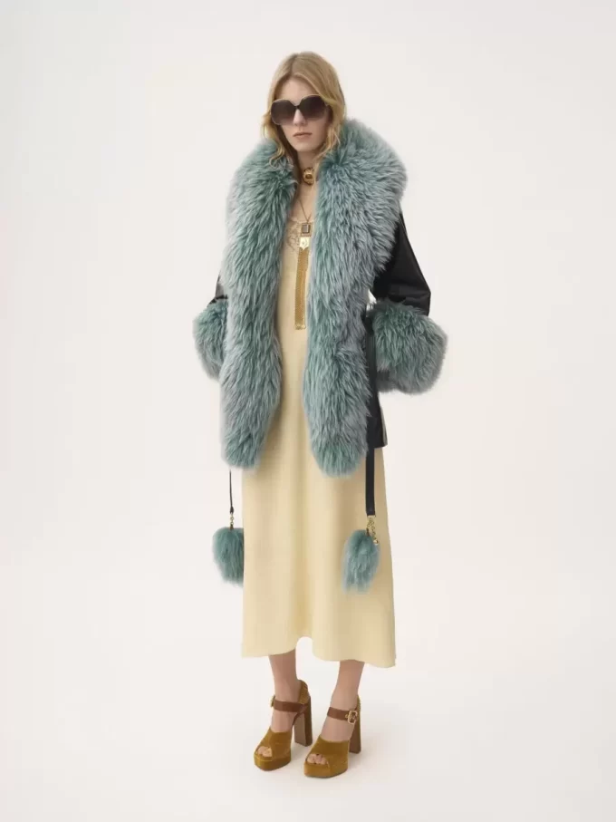 Manteau court en cuir