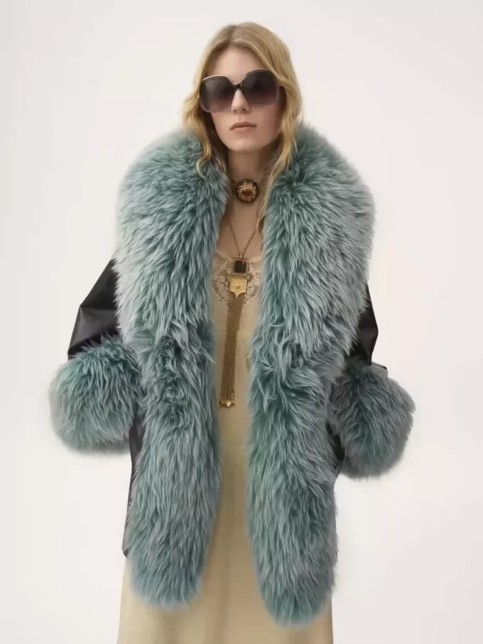 Manteau court en cuir