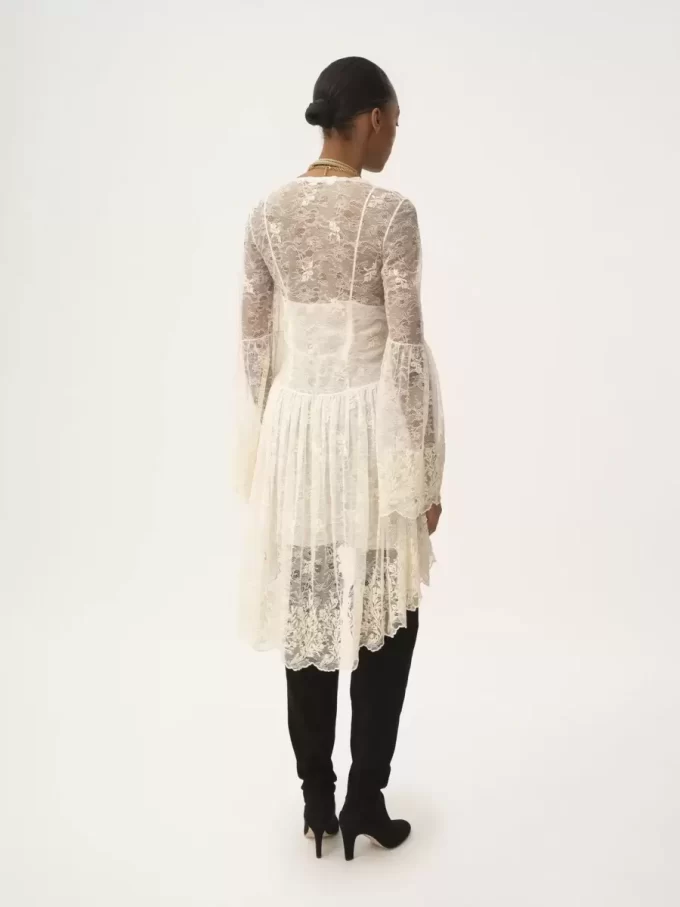 Mini-robe à encolure dégagée en dentelle brodée Mini-robe à encolure dégagée en dentelle brodée