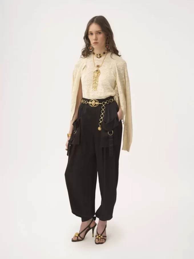 Pantalon cargo fluide en satin de soie Pantalon cargo fluide en satin de soie