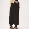 Pantalon cargo fluide en satin de soie Pantalon cargo fluide en satin de soie