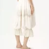 Pantalon court fluide en charmeuse de soie et dentelle Pantalon court fluide en charmeuse de soie et dentelle