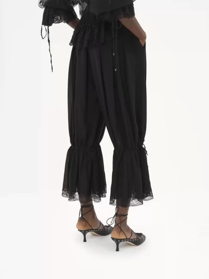 Pantalon court fluide en charmeuse de soie et dentelle Pantalon court fluide en charmeuse de soie et dentelle