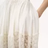 Pantalon court fluide en charmeuse de soie et dentelle Pantalon court fluide en charmeuse de soie et dentelle